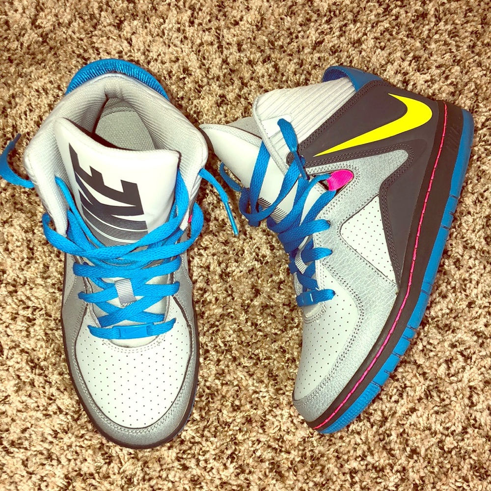 Nike Court Invader